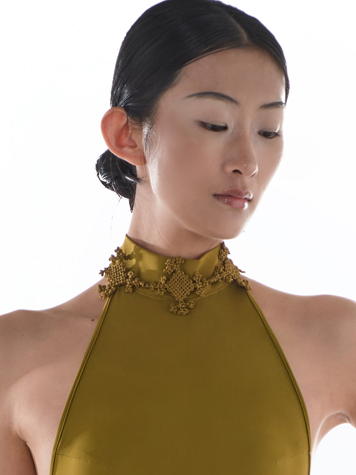 JIFF CONTOUR Golden Jade Collection Hand-Knotted Natural Xiuyan Gold Jade Statement Necklace